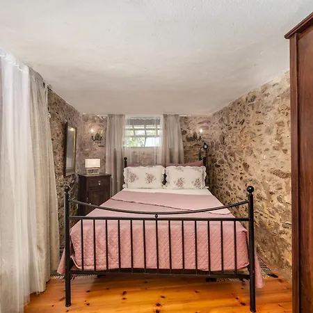 Malsova Maisonette * Kotronion (West Mani)